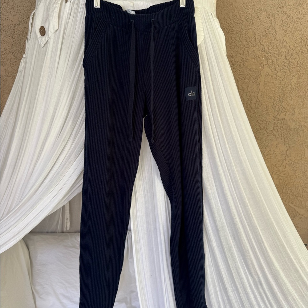 ALO Yoga Navy Ribbed Joggers - Picture 3 of 4